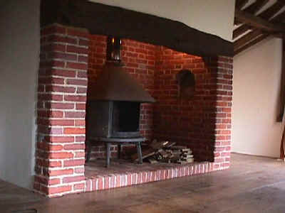 HWFireplace204.jpg (45969 bytes)