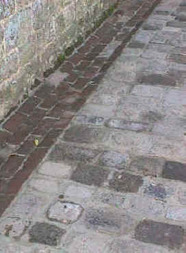 Cobbles005.jpg (185598 bytes)